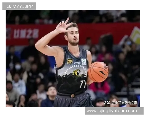 迈阿密球迷与杨瀚森偶遇合影网友呼吁保护他避免网络暴力 迈阿密球迷与杨瀚森偶遇合影网友呼吁保护他避免网络暴力