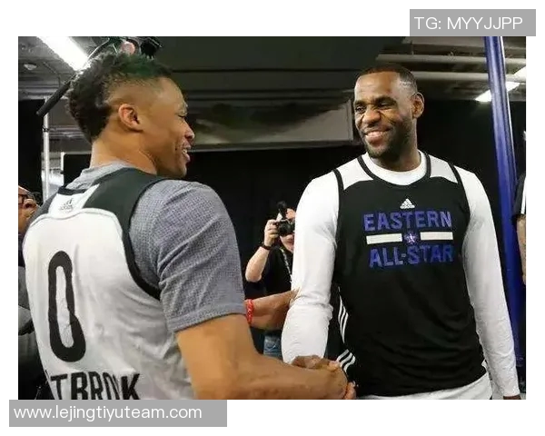 阿足协主席塔皮亚社媒晒梅西德保罗合影时尚穿搭引关注 阿足协主席塔皮亚社媒晒梅西德保罗合影时尚穿搭引关注